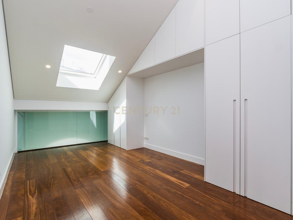 T2 Duplex | Moagem Heritage | Edifício Único e Icónico | Coração de Leiria - Image 33