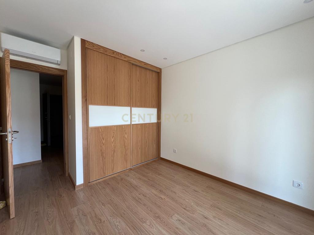 Apartamento T2 NOVO para arrendamento - Image 9
