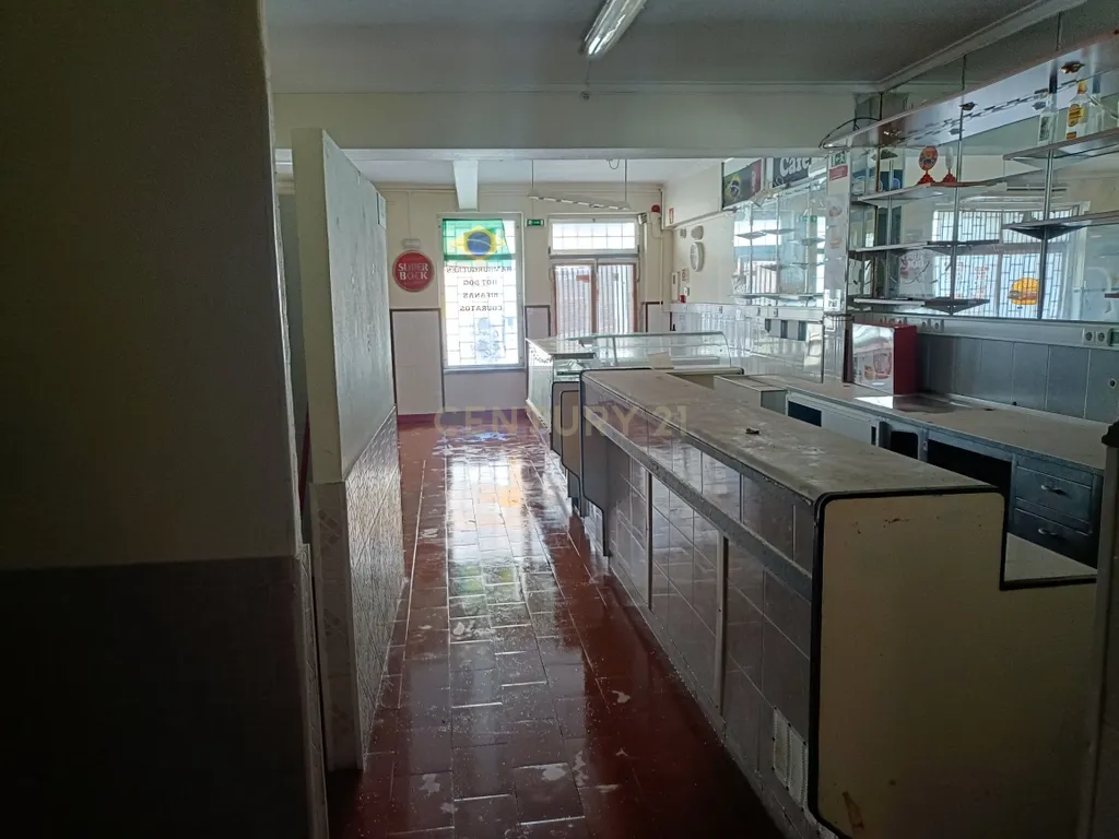 Espaço Comercial na Rua Passos Manuel, Alhandra - Image 12