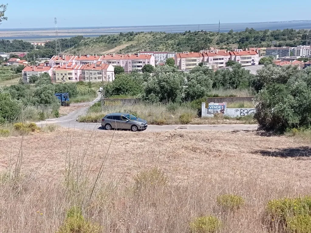 Terreno Urbano com Vista Rio em Vialonga - Image 6