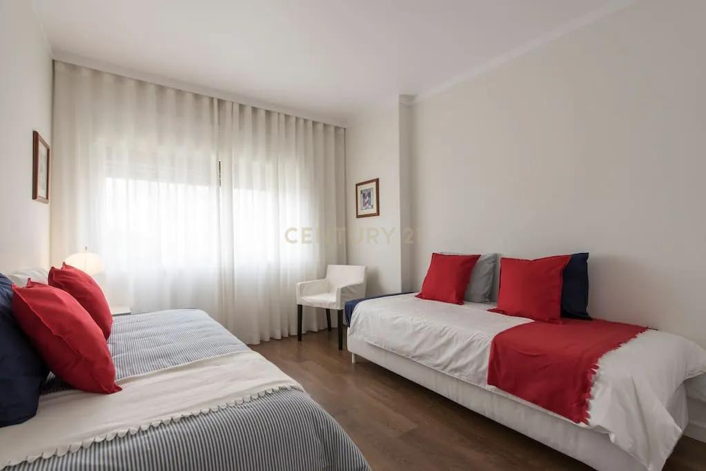 Apartamento T3 Renovado para Arrendamento no Edifício Navegador – Cascais - Image 17