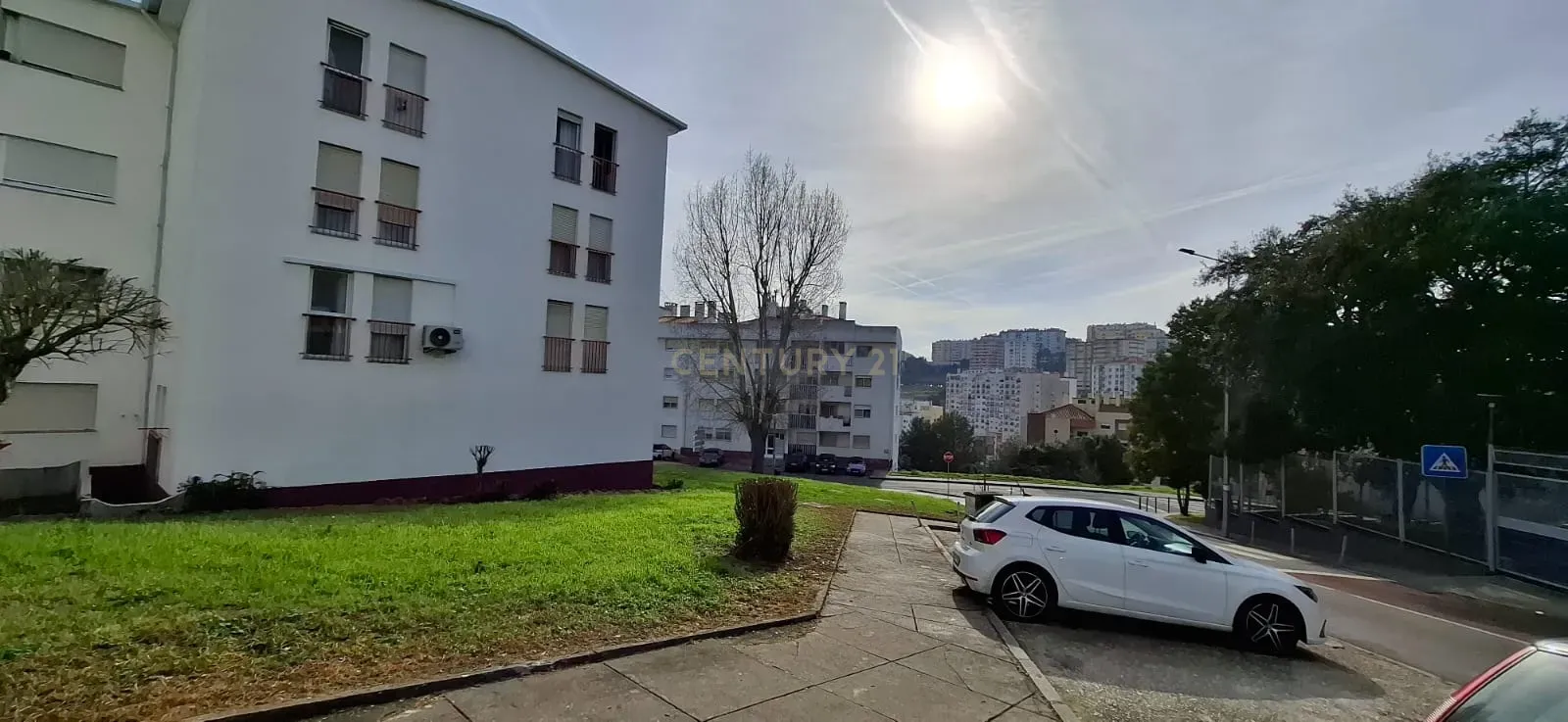 Oportunidade em Sintra: T2 para Recuperação com Armazenamento - Image 5
