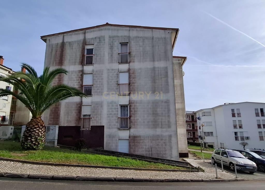 Oportunidade em Sintra: T2 para Recuperação com Armazenamento - Image 6