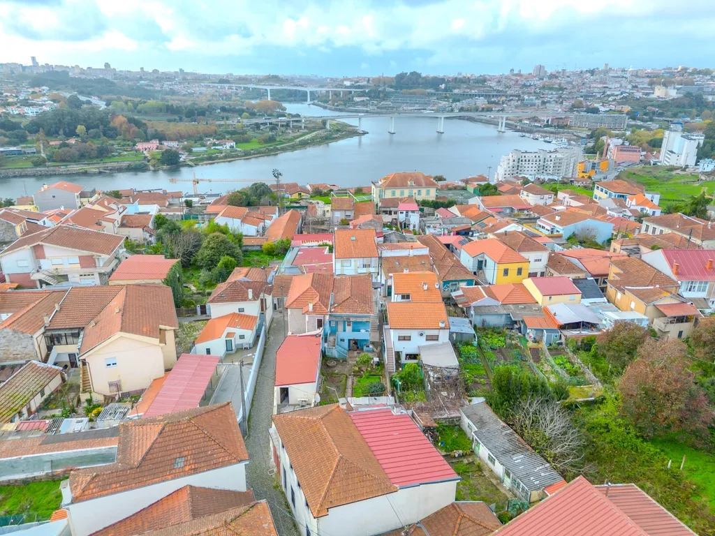 Moradia bifamiliar T2 + T1 em Valbom - Gondomar - Image 9