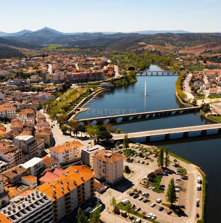 Apartamento T2 com Varanda e Vista Panorâmica em Mirandela - Image 5
