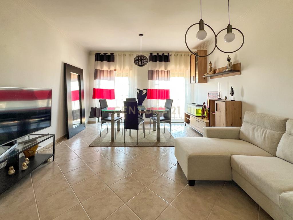 Apartamento T2 com Sótão e garagem - Torres Vedras - Image 2