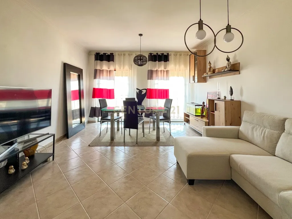 Apartamento T2 com Sótão e garagem - Torres Vedras - Image 2