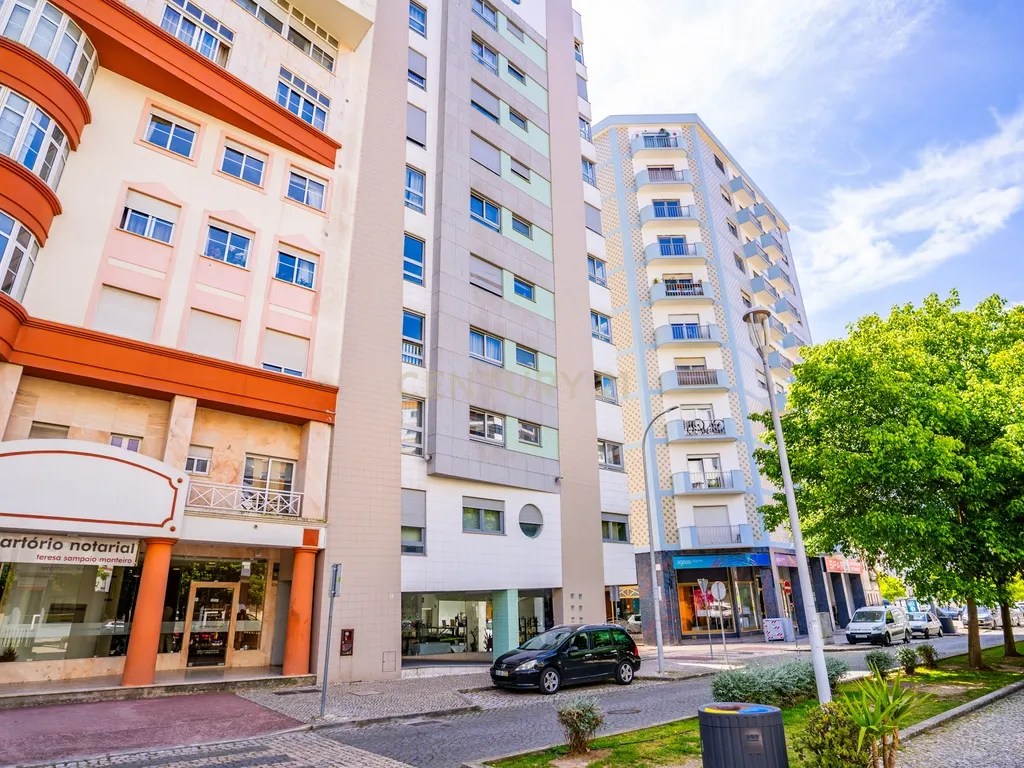 Apartamento T4 Premium com Terraço na Avenida da Independência - Image 68