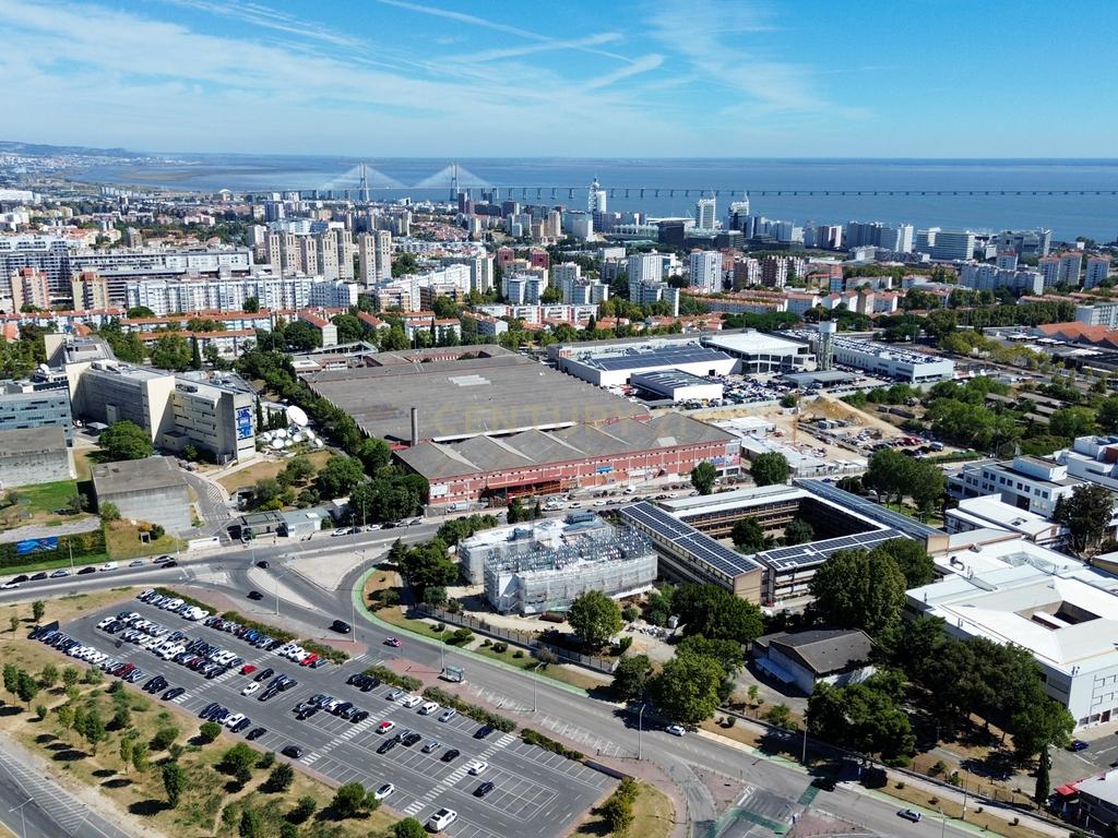 T3 com 73m² | 4º andar com elevador | Para remodelar em Lisboa - Image 19