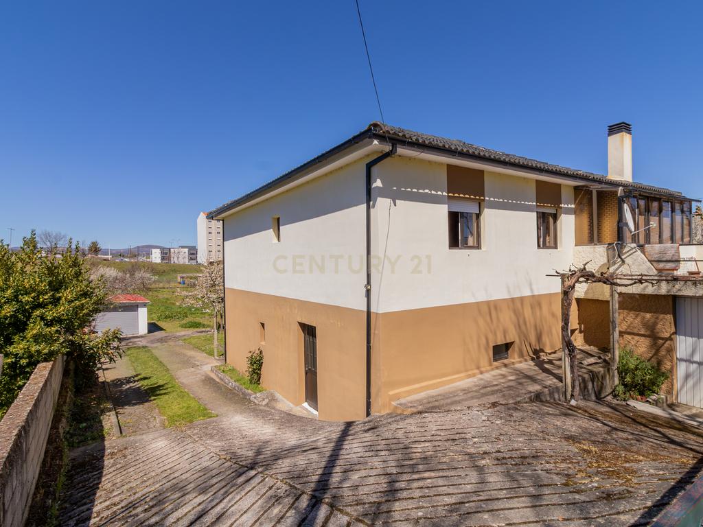 Moradia Bifamiliar + Anexo com #TERRENO -#CENTRO DE BRAGANÇA - Image 20