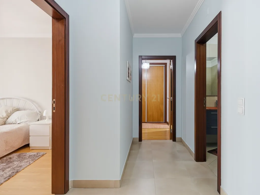 Apartamento T3 com terraço e churrasqueira – Merceana, Alenquer - Image 14