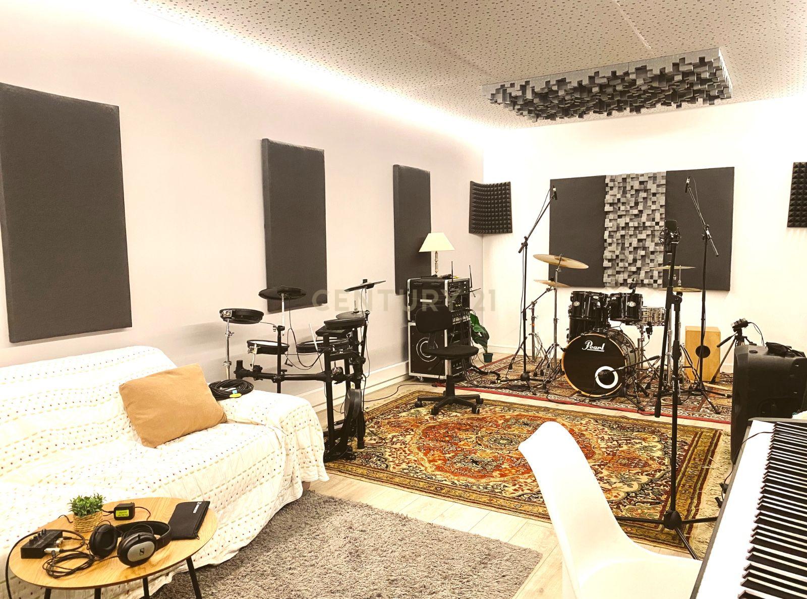 Luxuosa Moradia Isolada T3 em Guimarães com Vista para a Montanha - Image 20