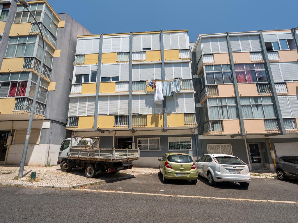 ** APARTAMENTO T2 NA AMADORA, PERTO DO METRO E DO COMBOIO ** - Image 26
