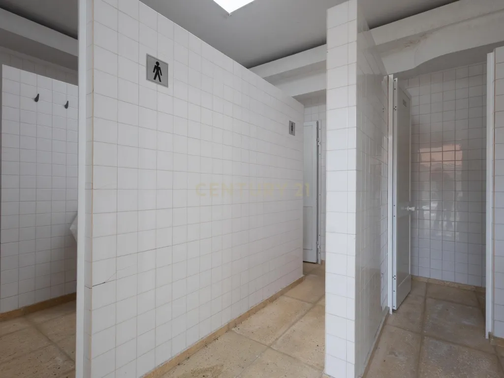 Moradia em vizela com 6 quartos e elevado potencial de investimento - Image 31