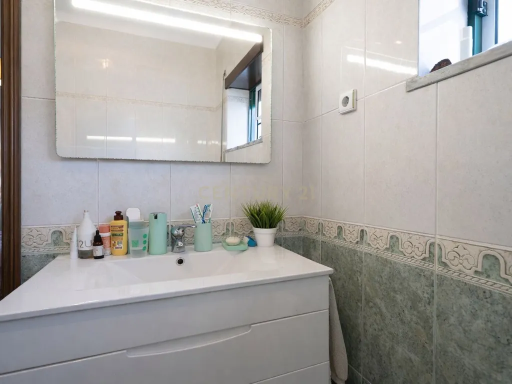 OPORTUNIDADE ÚNICA NA LOUSÃ – MORADIA COM GRANDE POTENCIAL (habitação e comércio) - Image 66