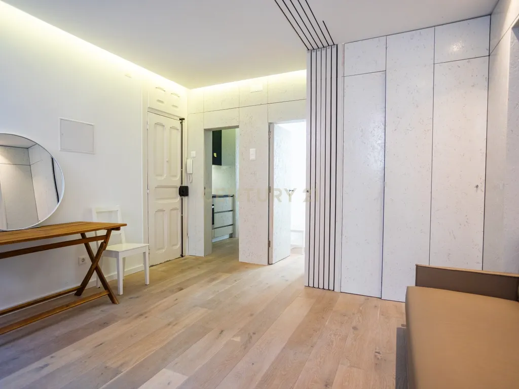 Apartamento T1+1 com logradouro a venda em Campo de Ourique! - Image 3