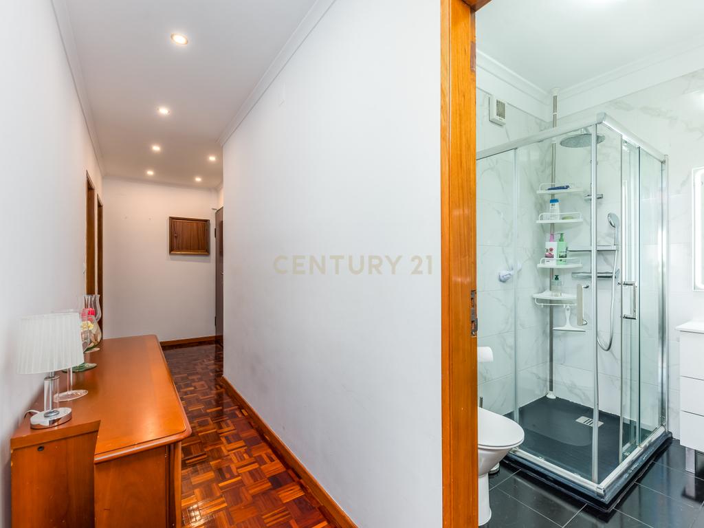 Apartamento Renovado T3 na Amadora - Image 9