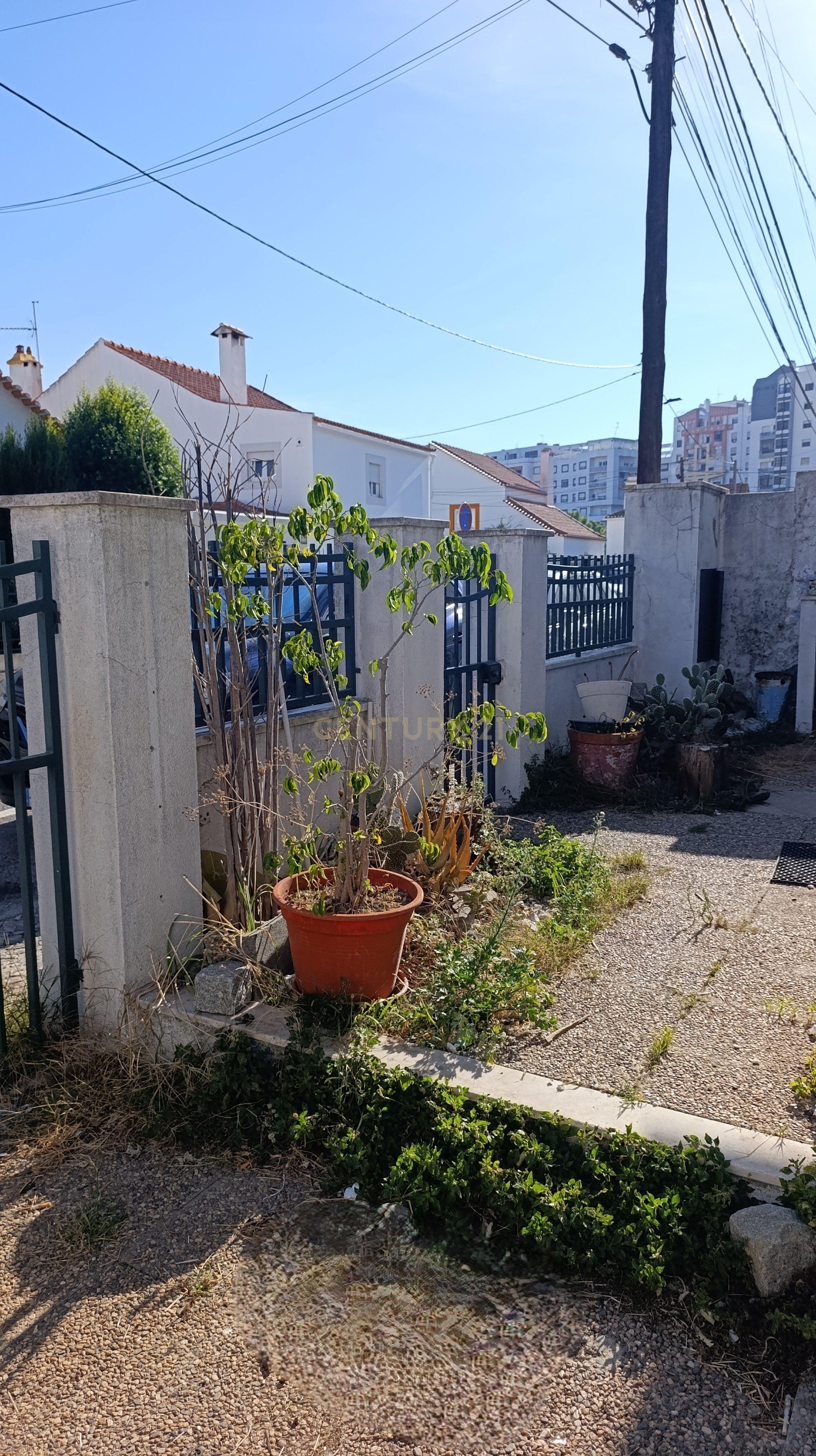 Moradia Bairro do Pombal Almada