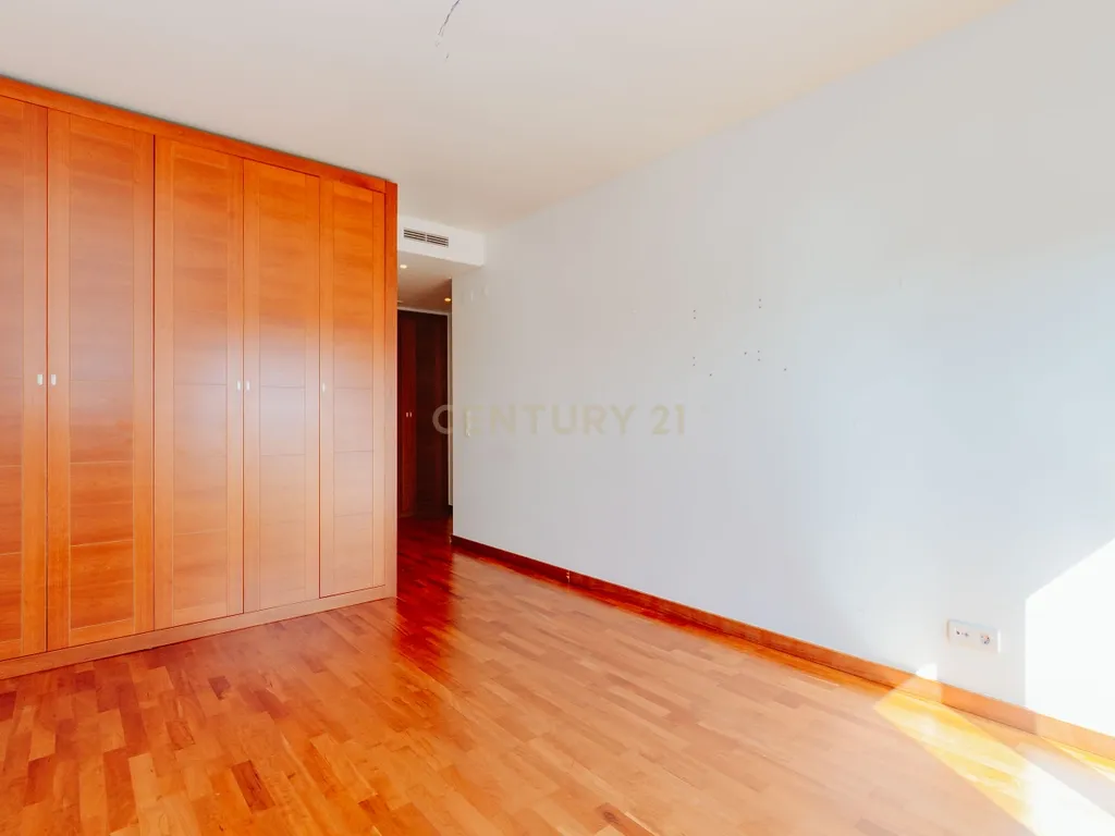 Apartamento T3 com vista da Varanda sobre o Rio Tejo nos Terraços da Ponte Sacavém - Image 25