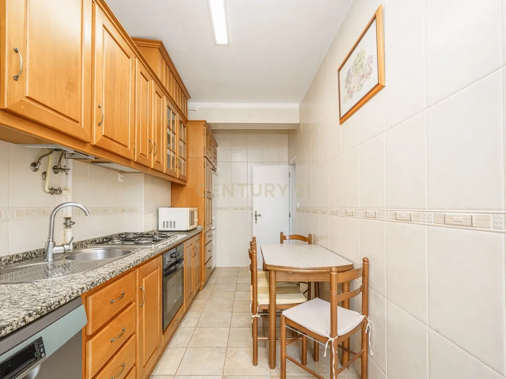 Apartamento T2 na Moita com 2 Varandas e Ponto de Carregamento para Veículos Elétricos - Image 1