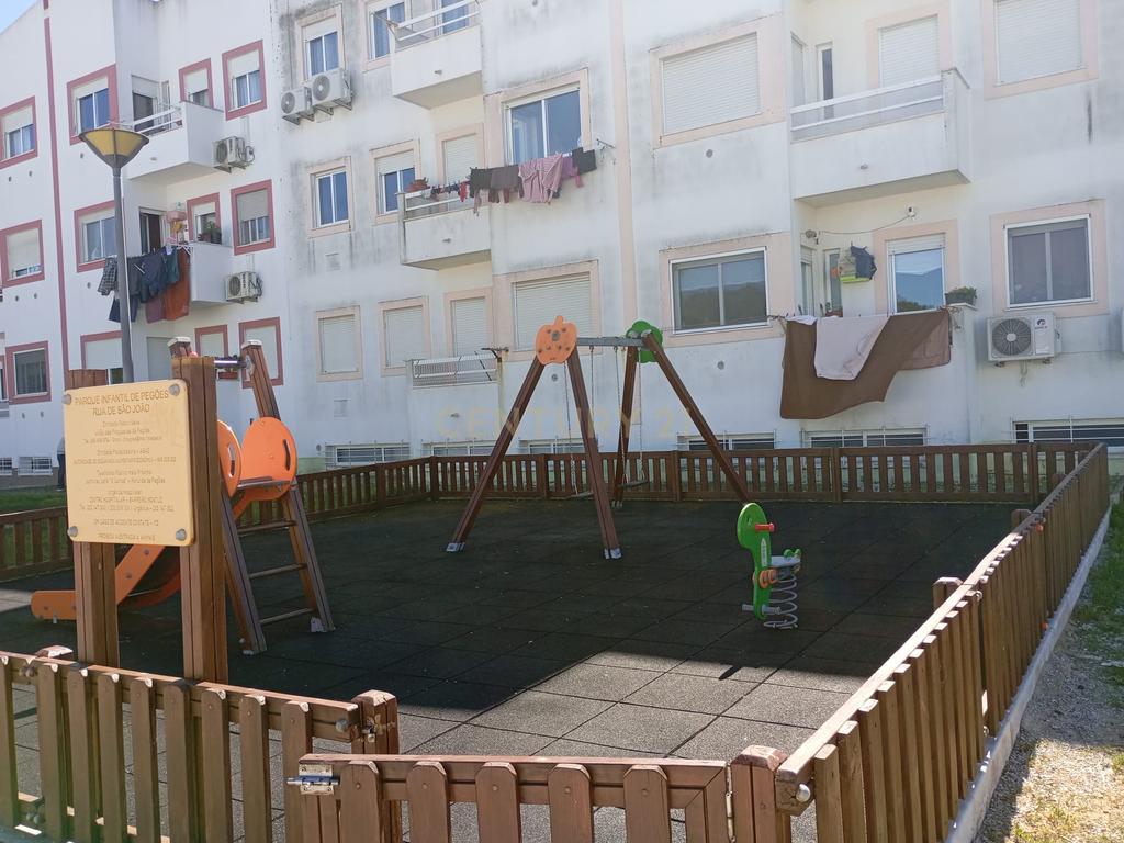 Terreno Urbano para construção de prédio com 3 andares, situado perto do novo aeroporto do Montijo - Image 7