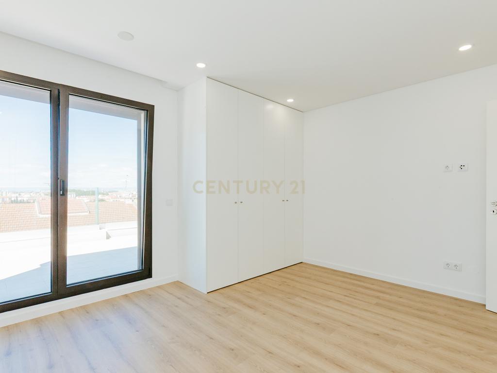 Apartamento T5 Duplex Único com 229 m² — Novo, Sofisticado e com Vista Panorâmica - Image 30