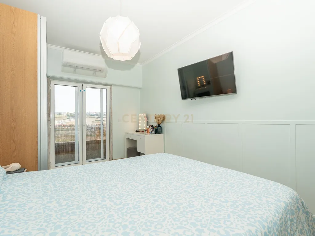 ** ESPECTACULAR APARTAMENTO T2 REMODELADO, NA URBANIZAÇÃO DA ANTA ** - Image 27