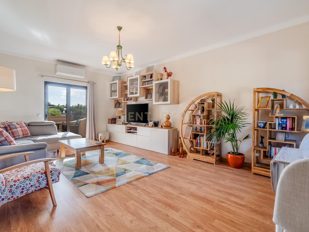 ESPETACULAR MORADIA COM PISCINA, GARAGEM, JARDIM E TERRENO - Image 27