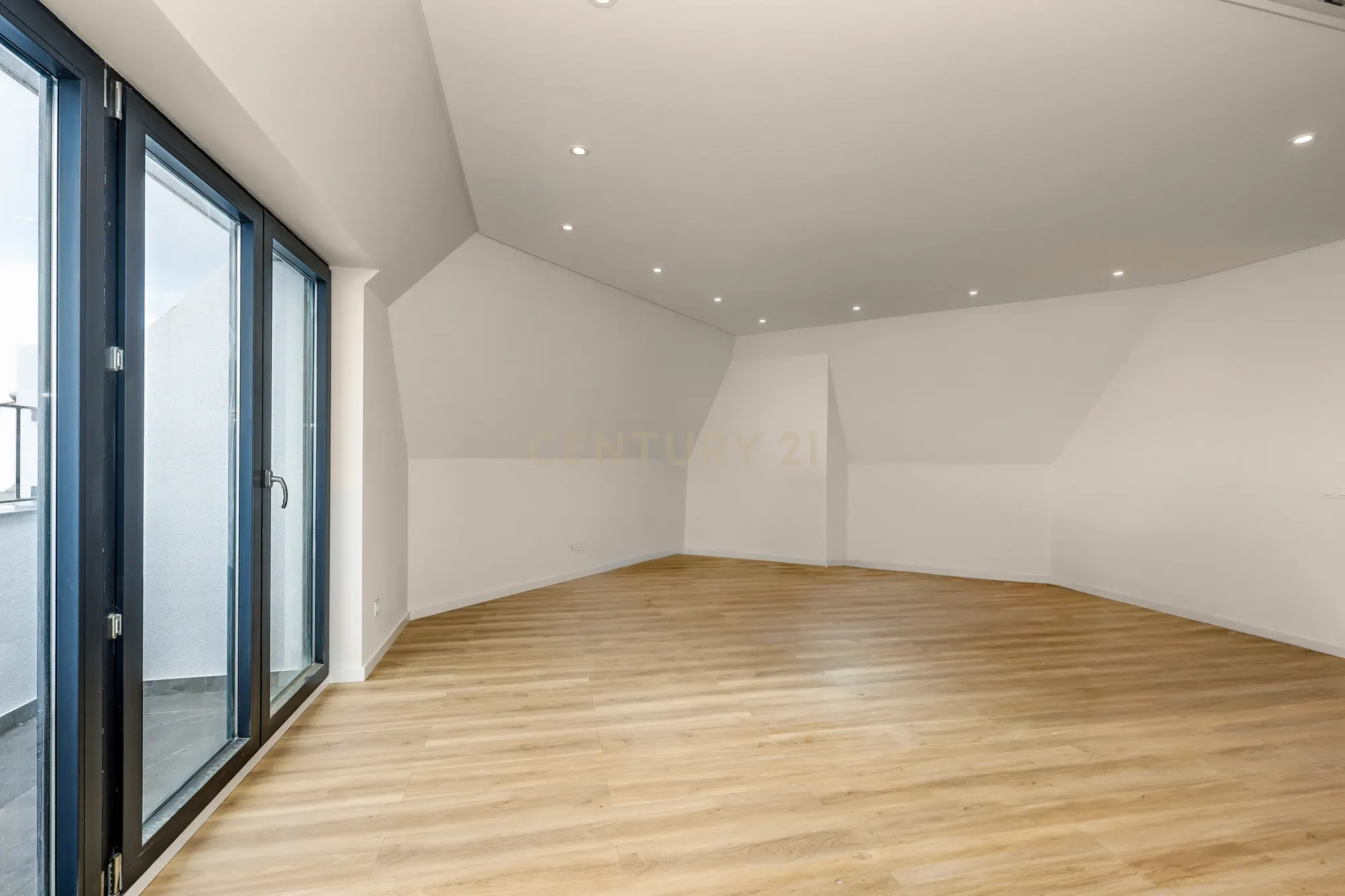 Fotografia 7 de Viva o privilégio do Tejo: T3 Duplex exclusivo no coração de Santa Iria de Azóia!