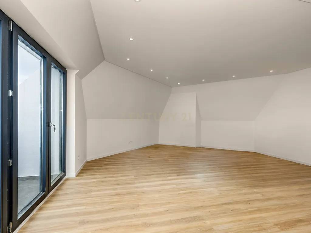 Viva o privilégio do Tejo: T3 Duplex exclusivo no coração de Santa Iria de Azóia! - Image 7