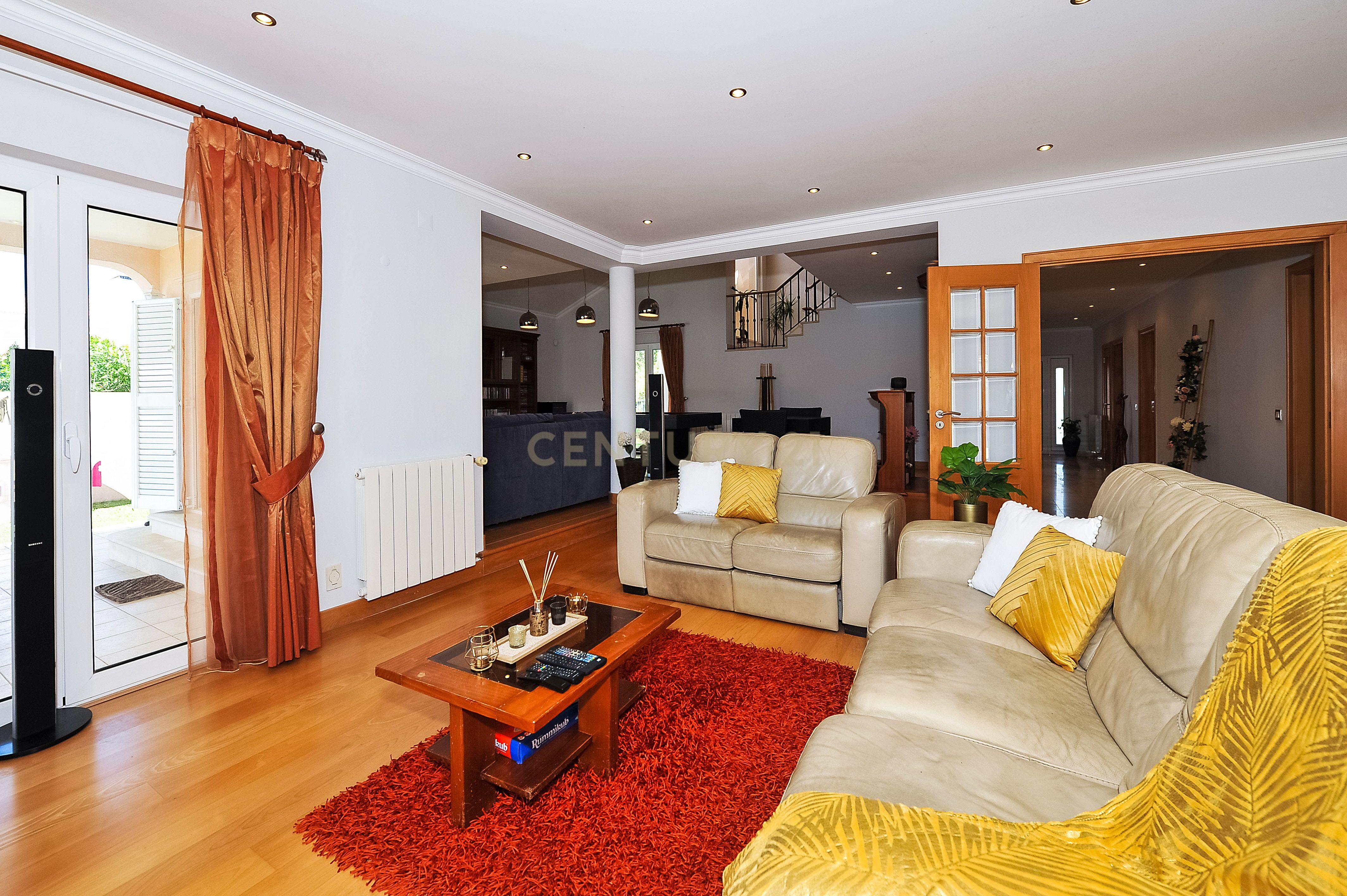 MORADIA T6 - EXELENTE INVESTIMENTO - Image 14