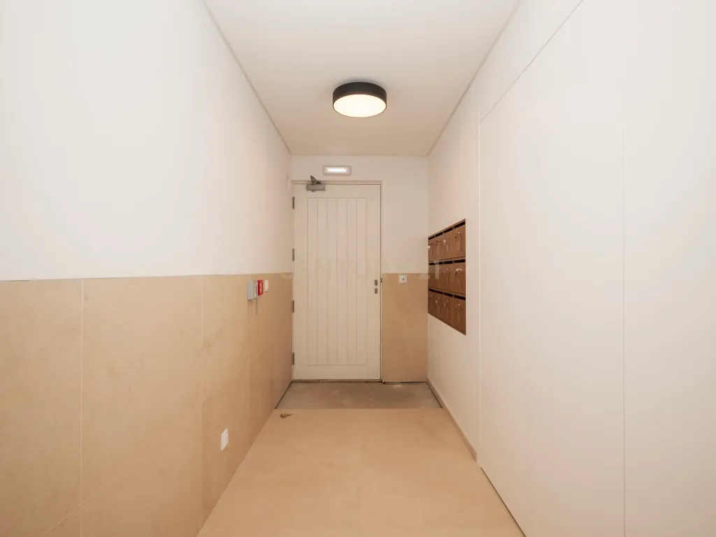 Arrenda-se apartamento T2 (111m2) na Estrela, Lisboa - Image 18