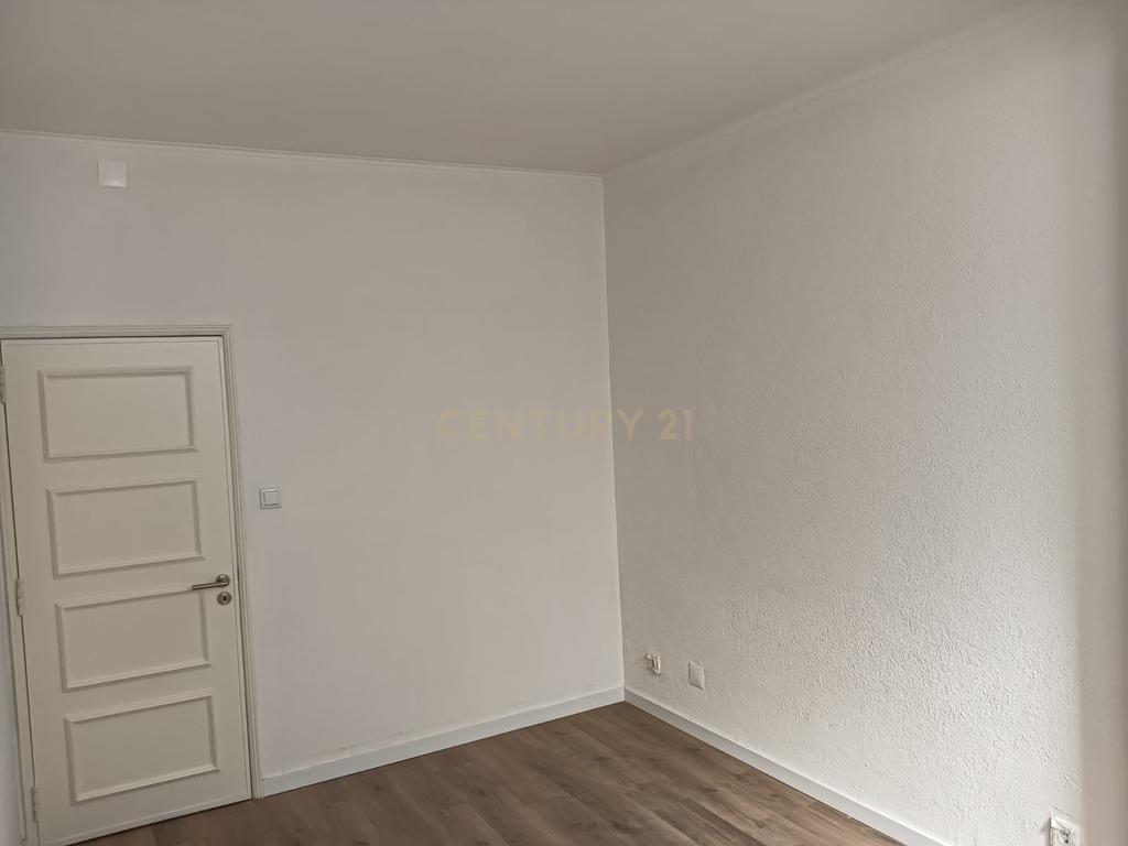 Apartamento para Investimento Metro de Alfornelos - Image 47