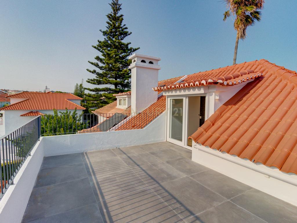 Moradia T4+1 com piscina, terraço e garagem  perto da praia - Image 35