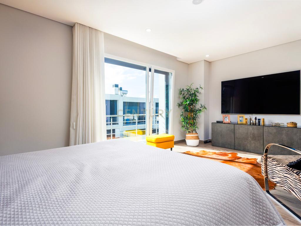 Moradia Moderna com Piscina e Acabamentos de Excelência na Marisol - Image 34