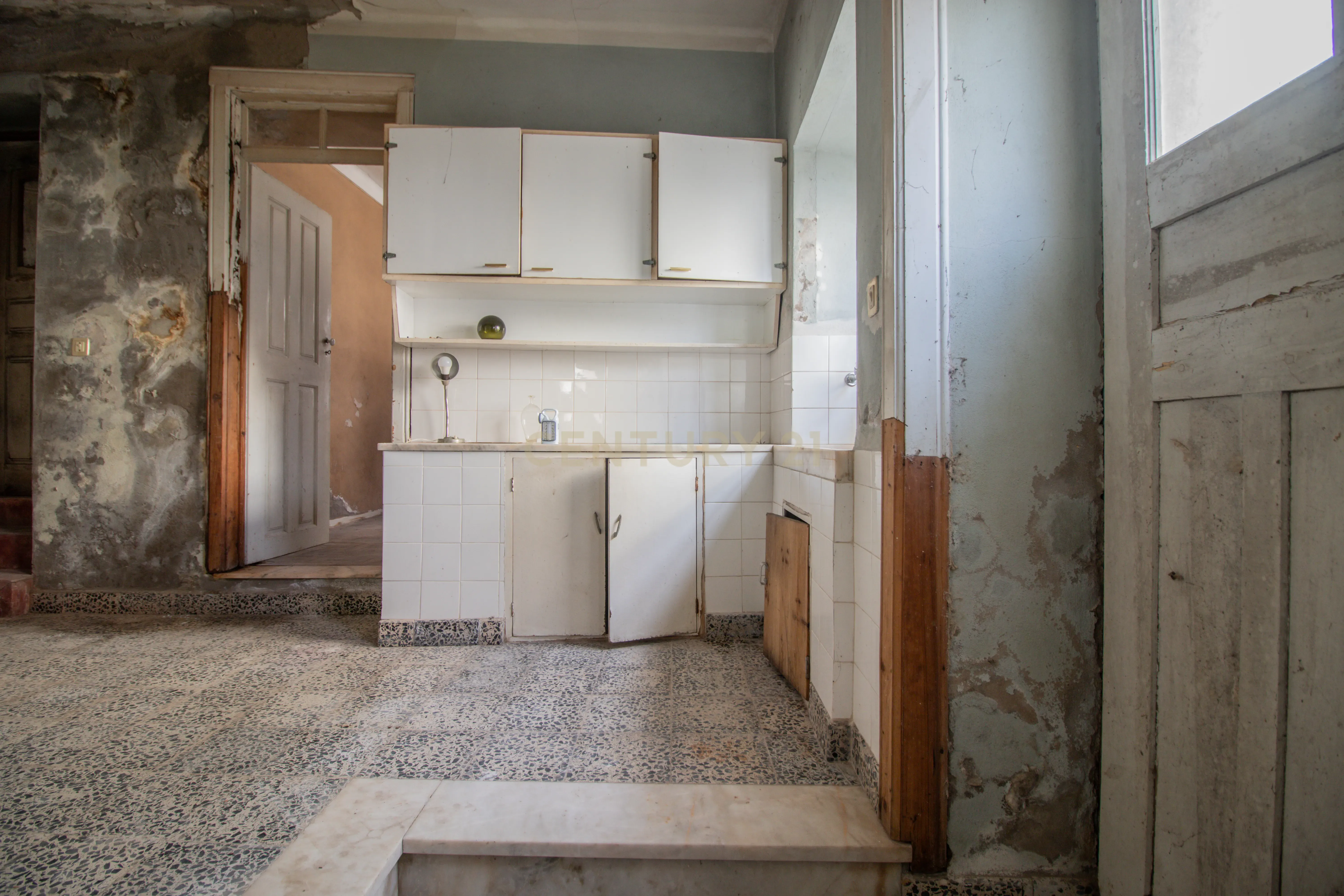 Fotografia 9 de Casa antiga para recuperar com terreno e árvores de fruto, Alhadas, Figueira da Foz.