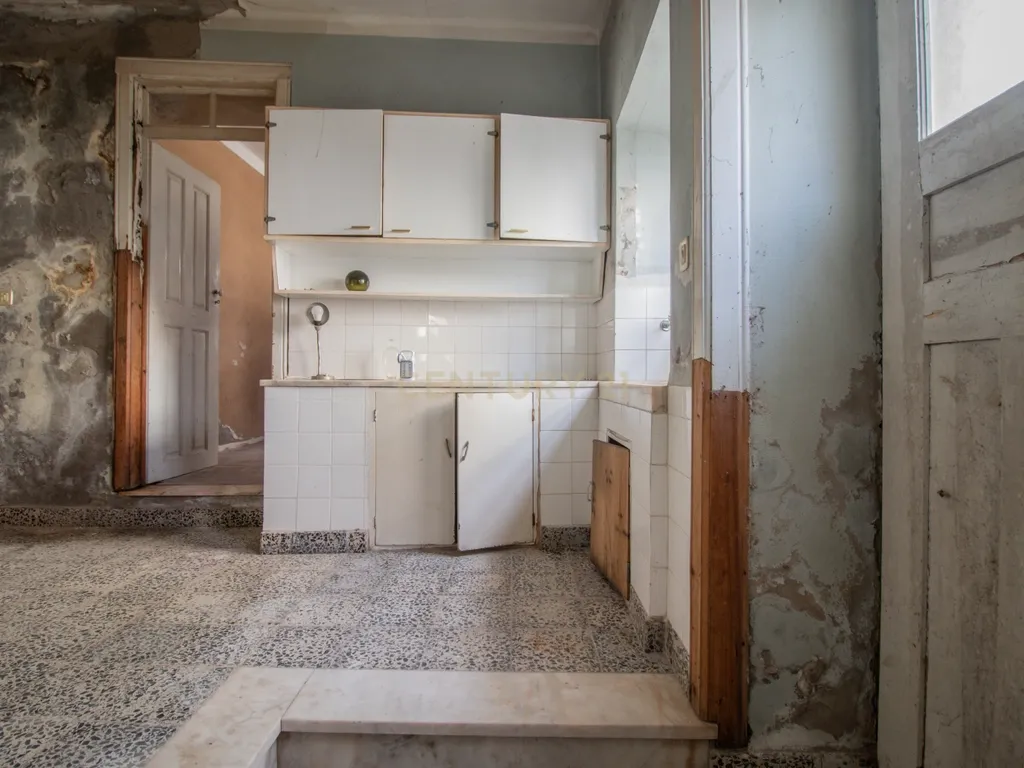 Casa antiga para recuperar com terreno e árvores de fruto, Alhadas, Figueira da Foz. - Image 9