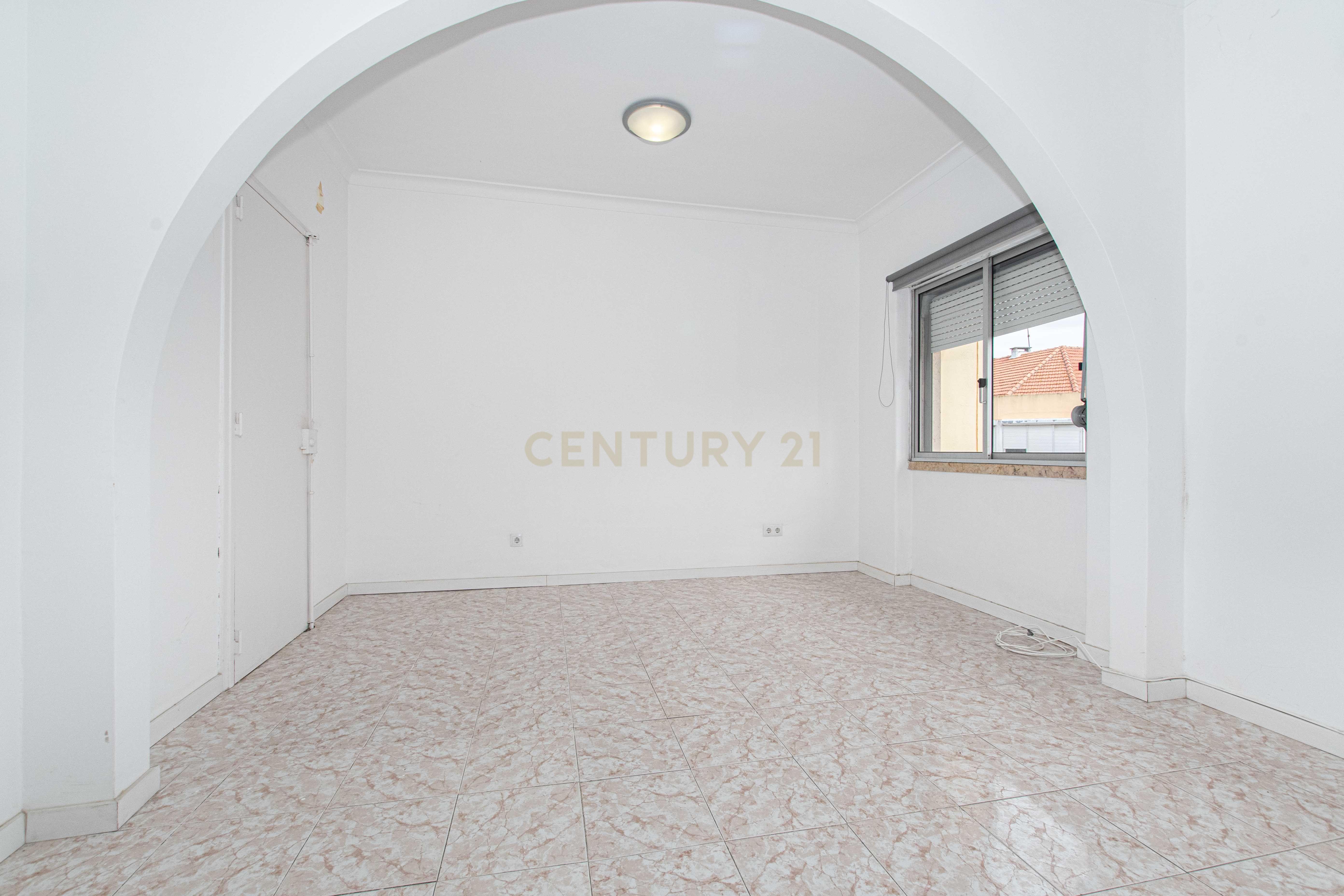 Fotografia 8 de Apartamento T2+1 na Amora – Excelente Localização e Acessos!