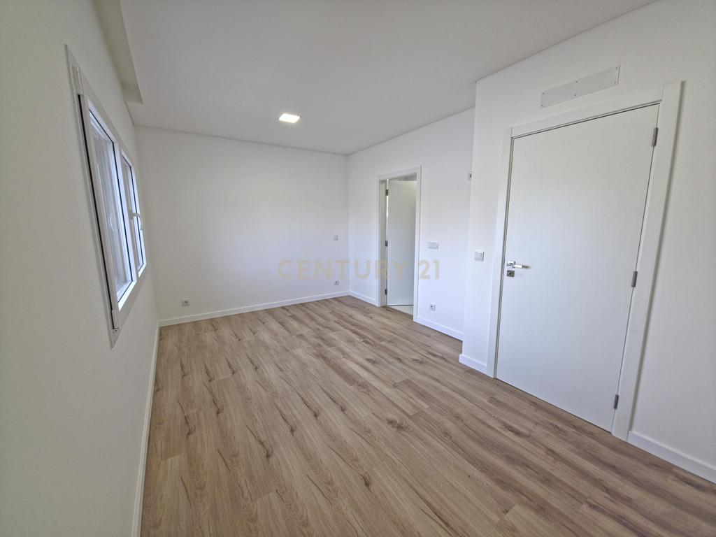 Moradia Nova T4 - Lourinhã - Image 15