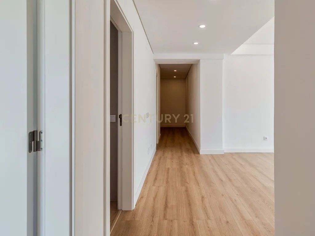 Apartamento T3 Renovado com Vista Panorâmica – Investimento com Rendimento Imediato - Image 11