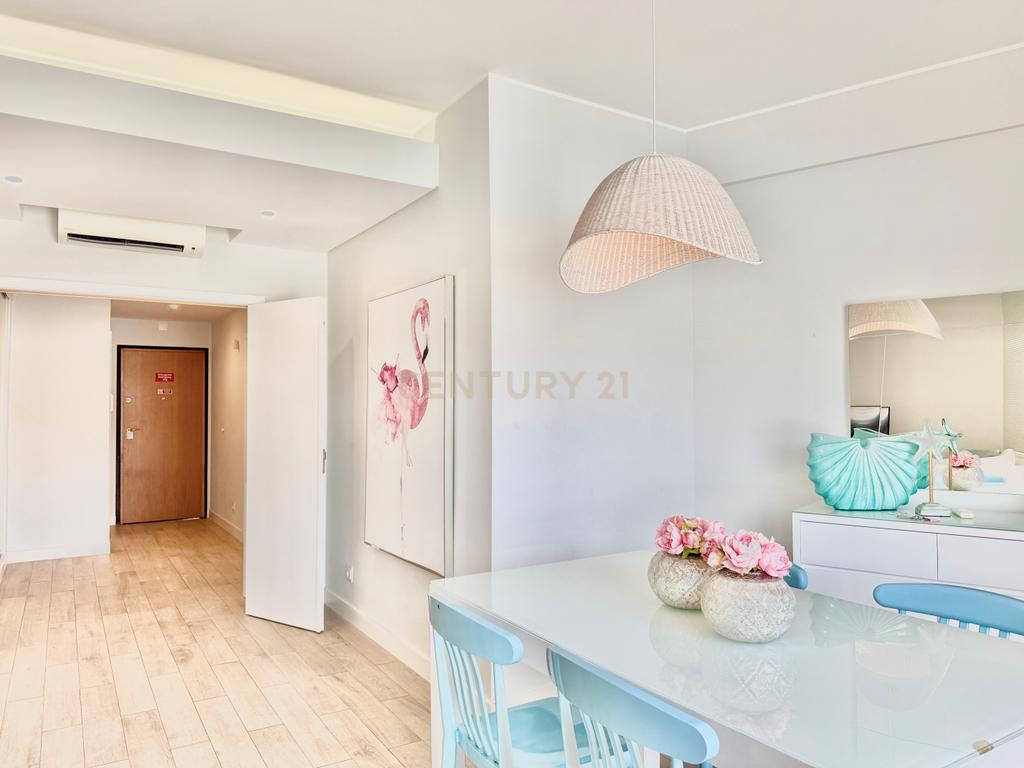 Apartamento T1, na 1a linha sobre a Marina de Albufeira, com garagem e piscina. - Image 10