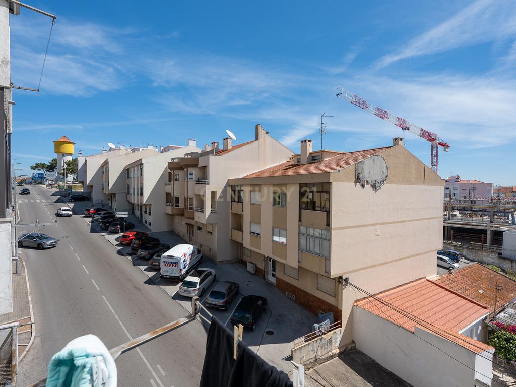 Apartamento T1 em Corroios com Luz Natural e Boa Localização - Image 13