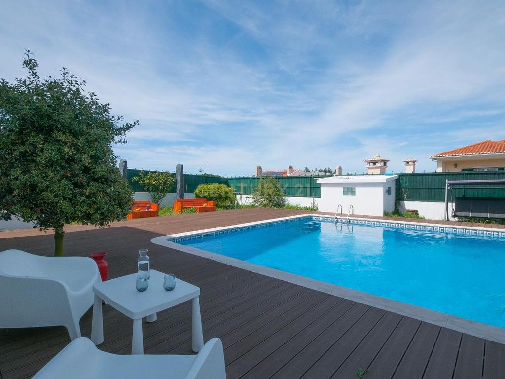 Moradia com 480m2 e piscina, na Ericeira - Image 32