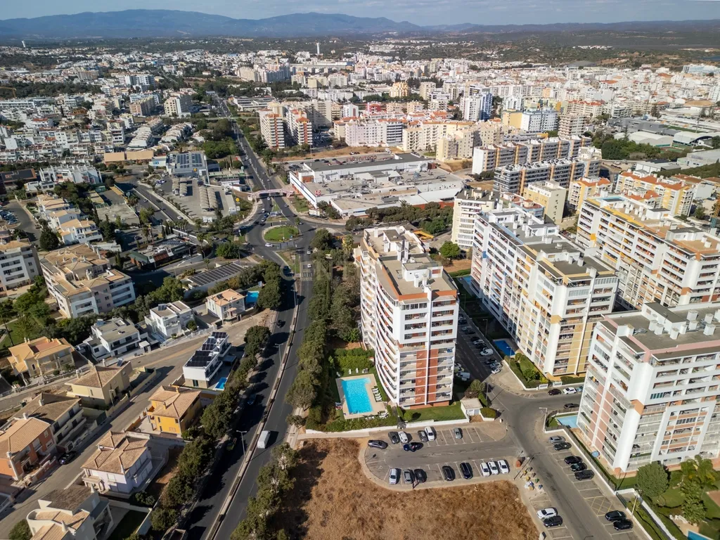 T0+1 mobilado, em condominio c/ piscina, Portimão - Image 21