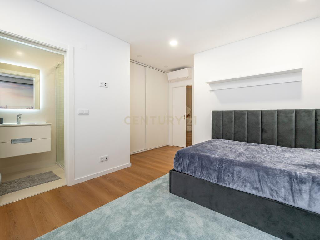 Luxuosa Moradia T5 com Vista Panorâmica em Odivelas - Image 67