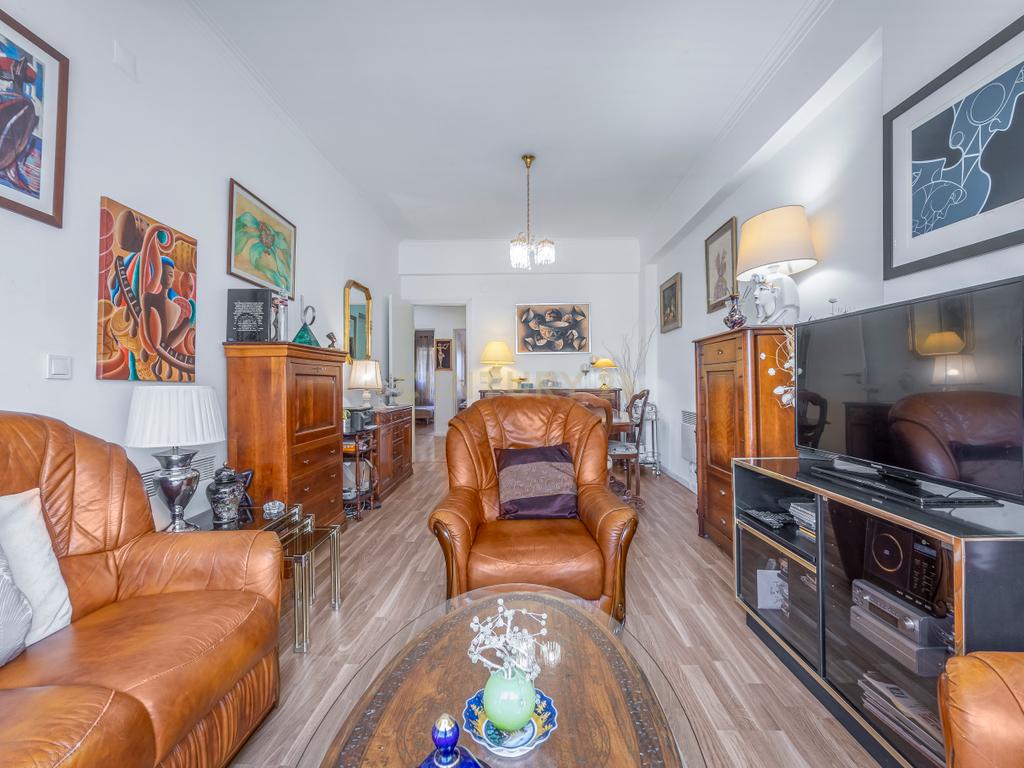 Apartamento T2 renovado para venda na pontinha - Image 2