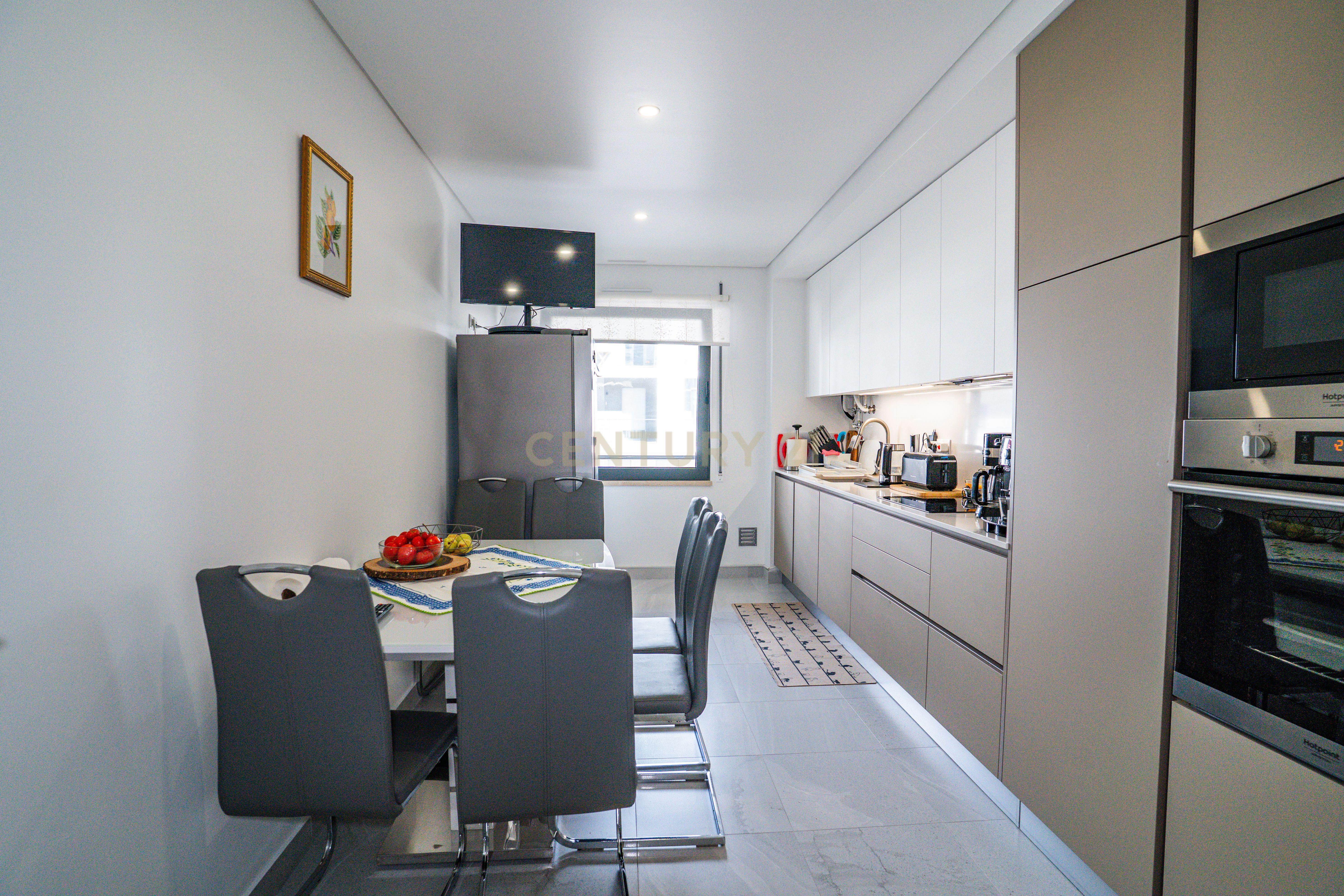 Fotografia 7 de Apartamento T3 Semi-Novo em Caldas da Rainha | 2 Varandas | 2 Parqueamentos