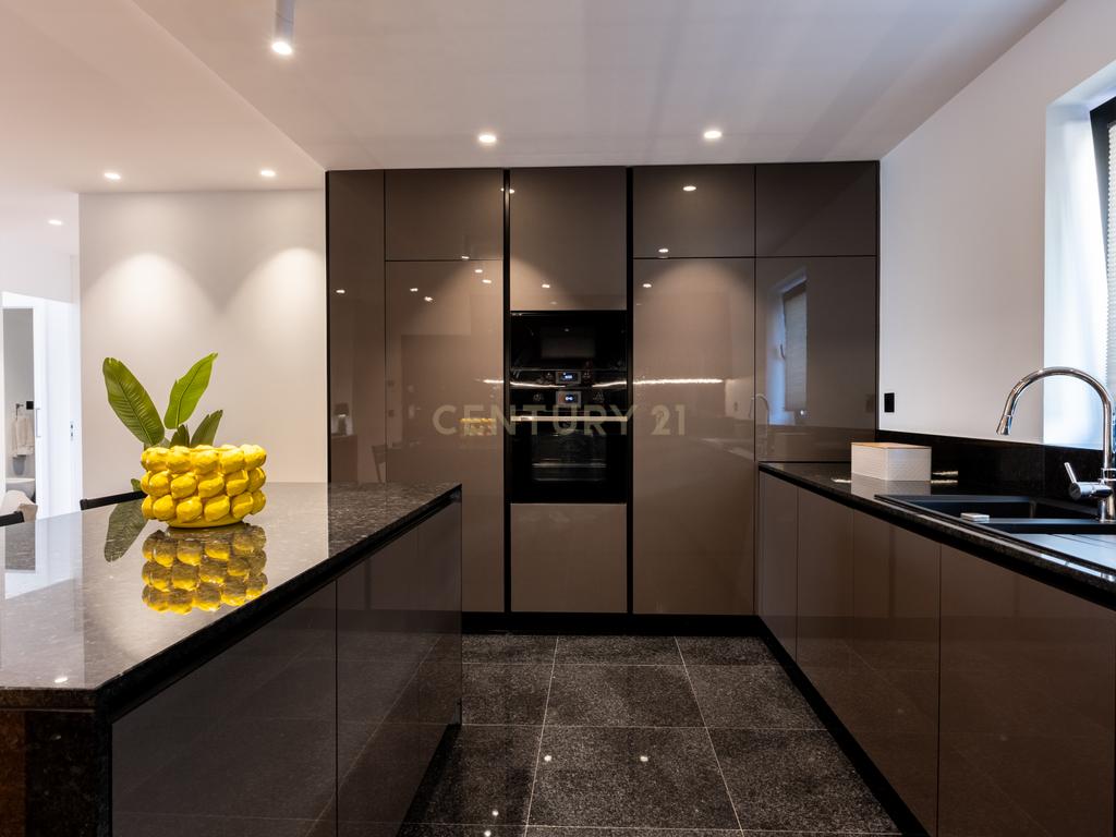 Apartamento T2 Funchal - Escolha certa entre viver ou investir! - Image 13