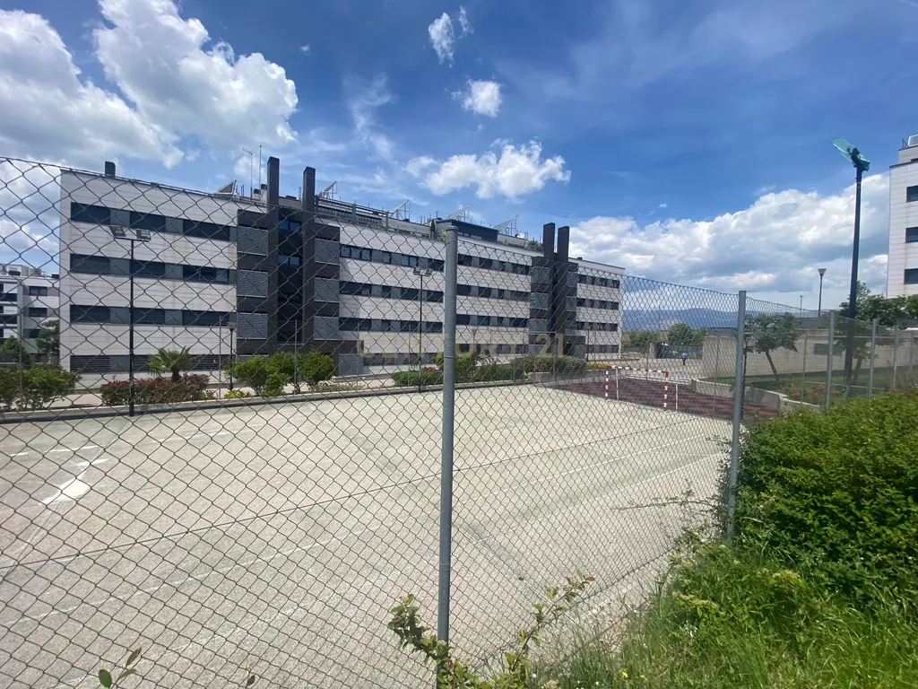 Luxuoso Apartamento com Vista Panorâmica em Madrid - Image 29