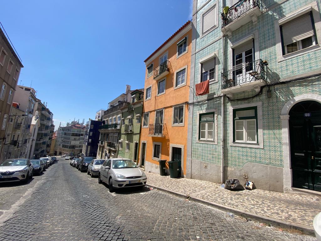 Apartamento T2 no centro de Lisboa - São Vicente, com um pequeno logradouro. - Image 27